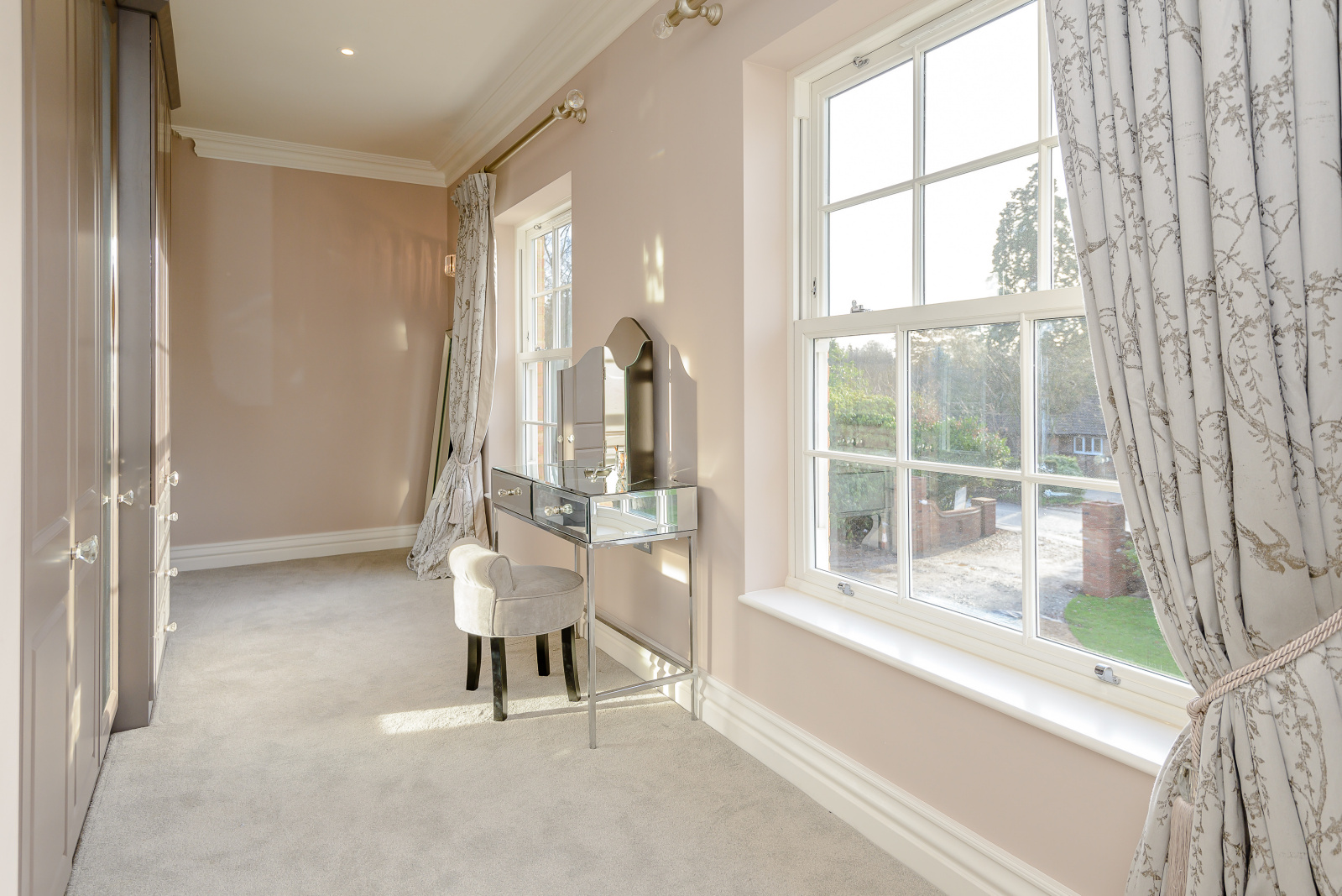 Experience the attention to detail in Frithsden Construction's exquisite Hertfordshire home, expertly built by Anthony and Julie Hayes. Quickslide's wood grain-effect uPVC windows add a touch of classic charm while offering energy efficiency and ease of maintenance.