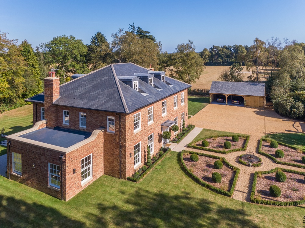 A meticulously crafted 5,500ft2, five-bedroom residence in Hertfordshire, showcasing Flemish handmade brickwork and period-style windows by Quickslide. Built by Frithsden Construction's detail-oriented team, Anthony and Julie Hayes, who prioritize practicality and elegance in their designs.