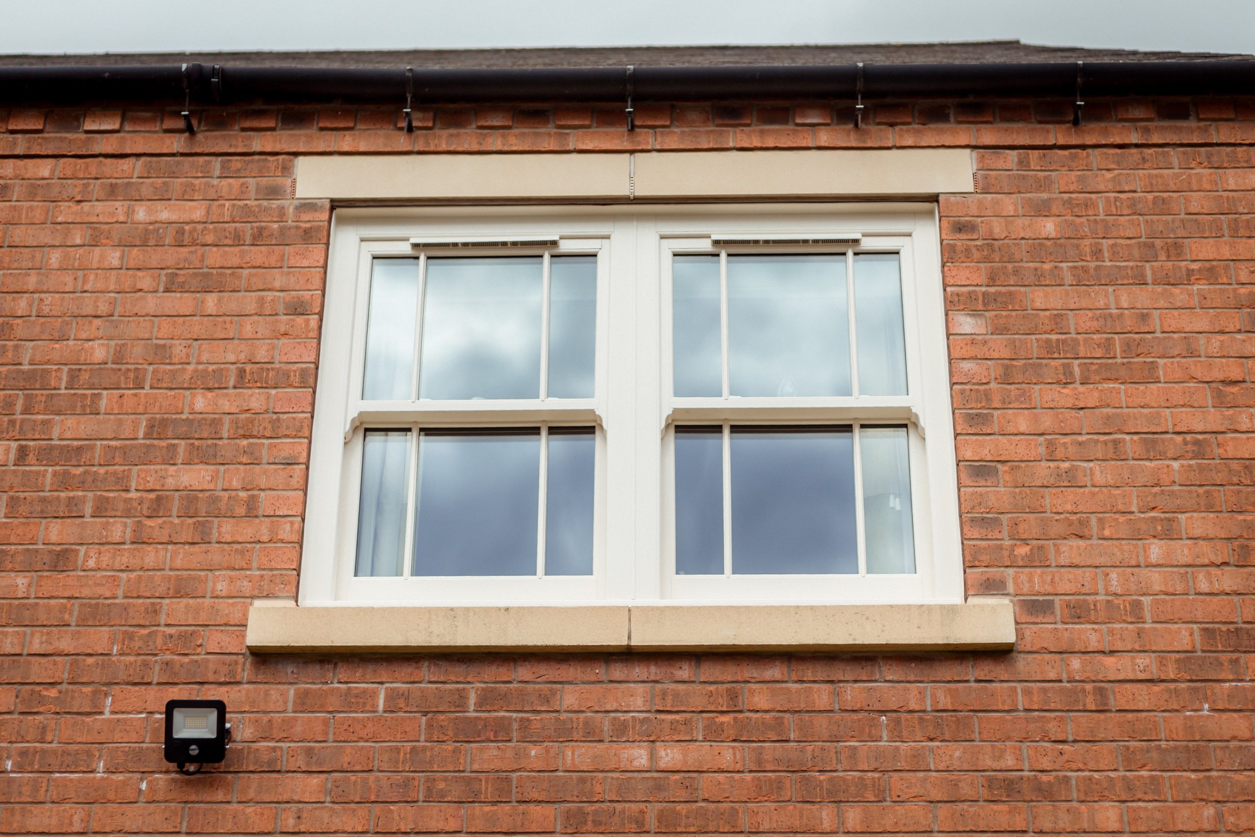 37mm slim midrail on Legacy VS window, designed for an authentic heritage appearance