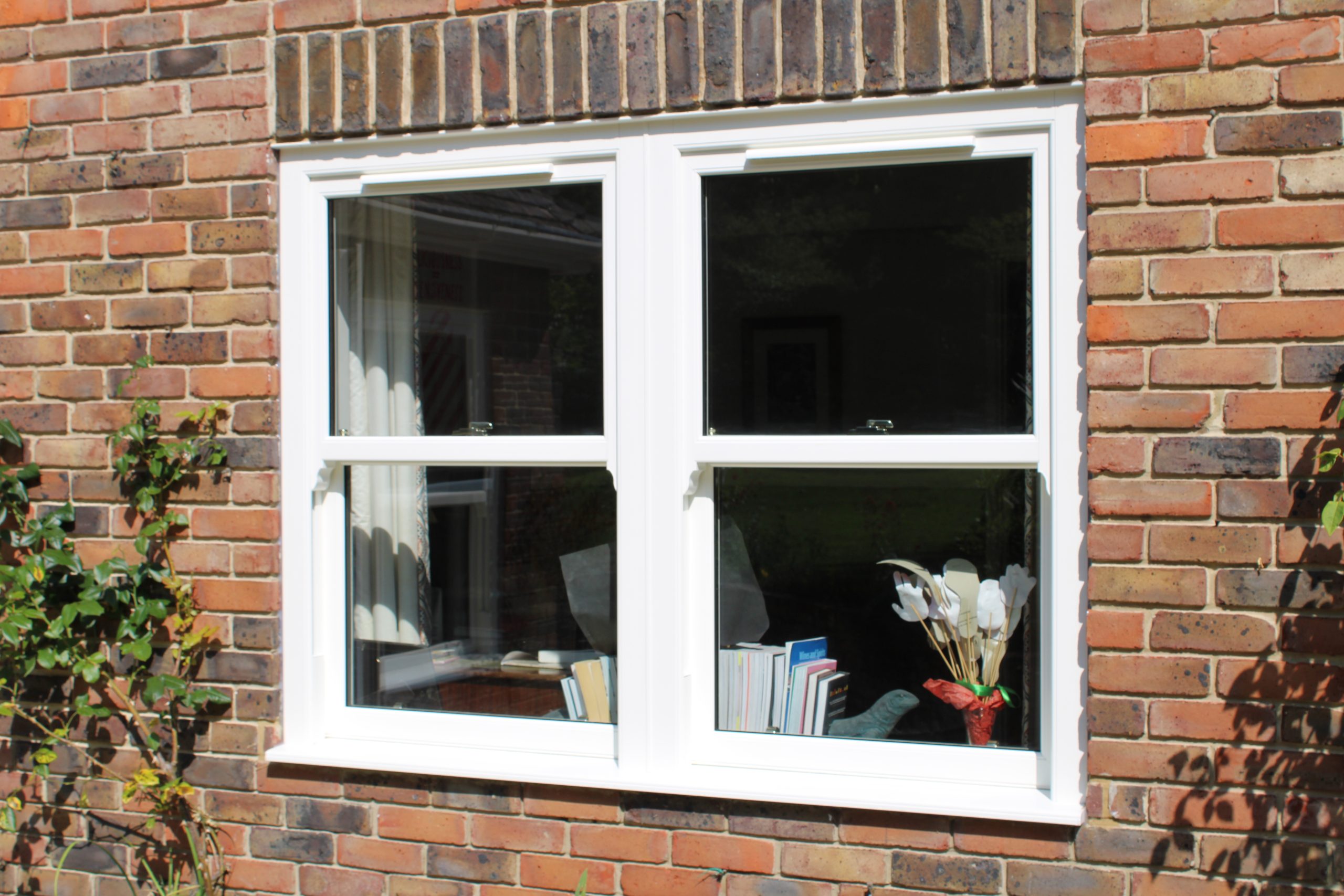 Multiple sash windows joined with slim coupler for seamless installation