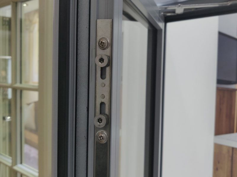 multi point locking mechanism heritage windows