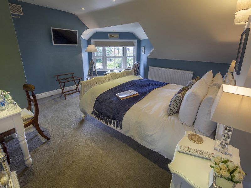 Coupled sash windows