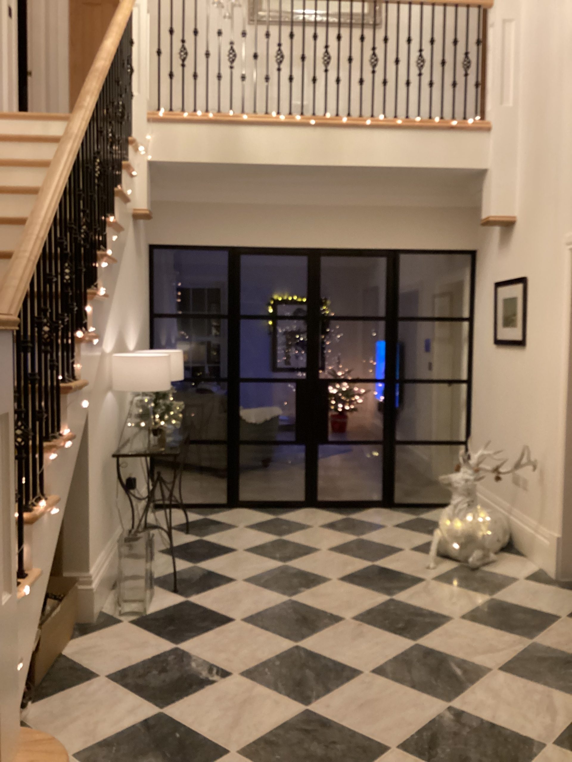 Tailor your space with made-to-measure AluSpace interior doors and screens, offering unique solutions