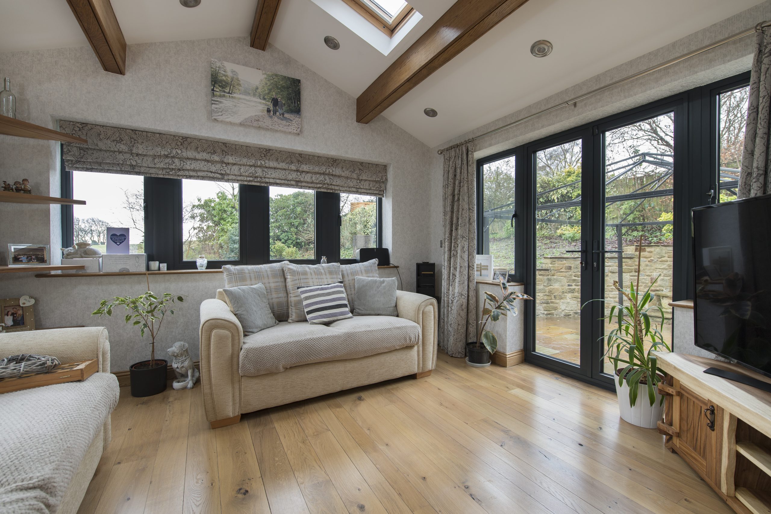 Transform your home with Quickslide’s aluminium flush sash windows and heritage-style front door designs