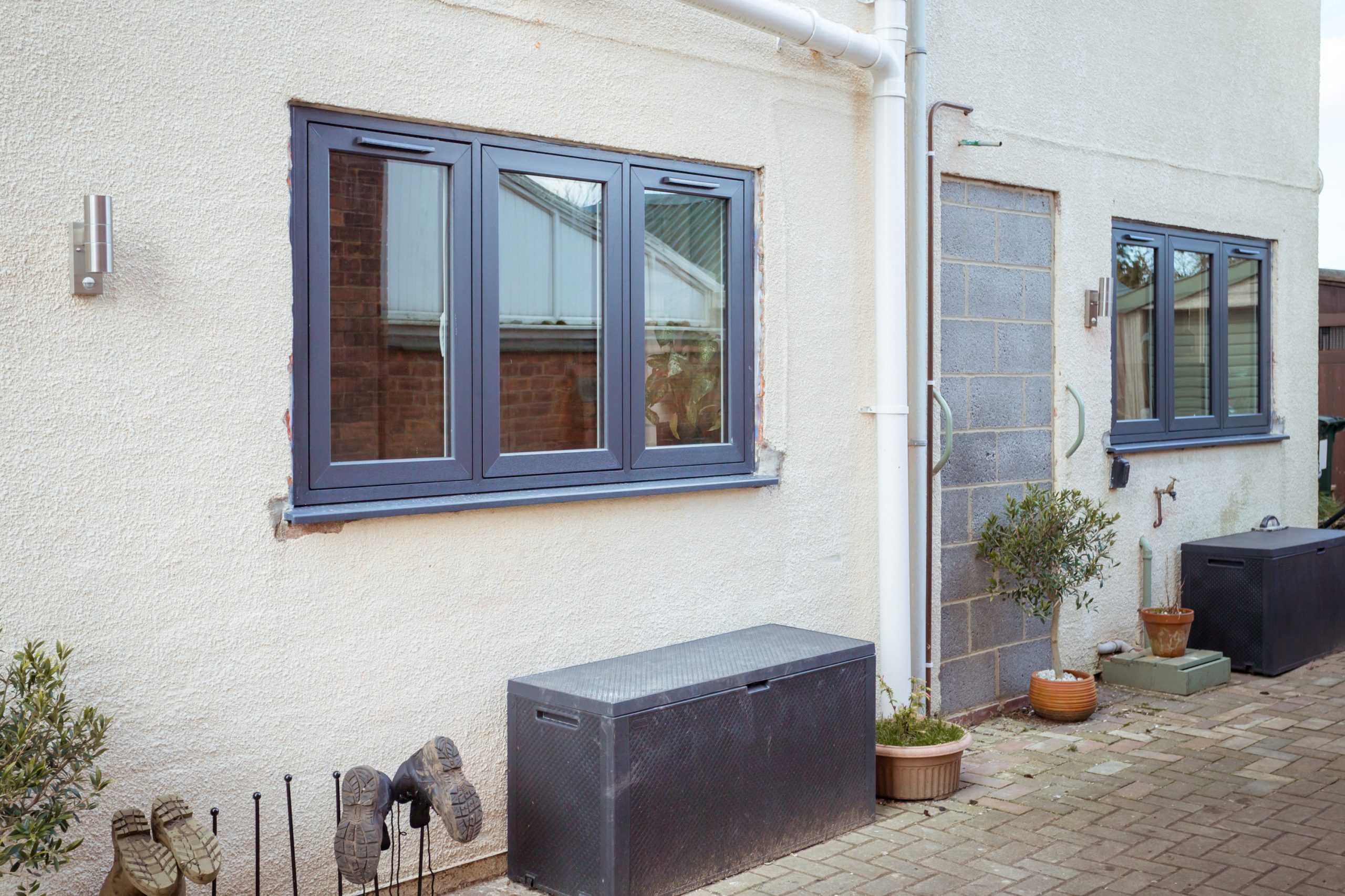 Anthracite grey sash windows showcasing the blend of classic and contemporary design.