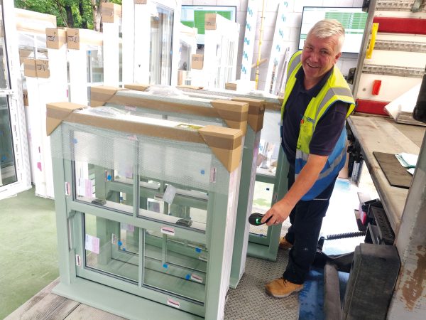 We protect aluminium, PVC sash, and casement windows with cardboard and corner protectors during transport.