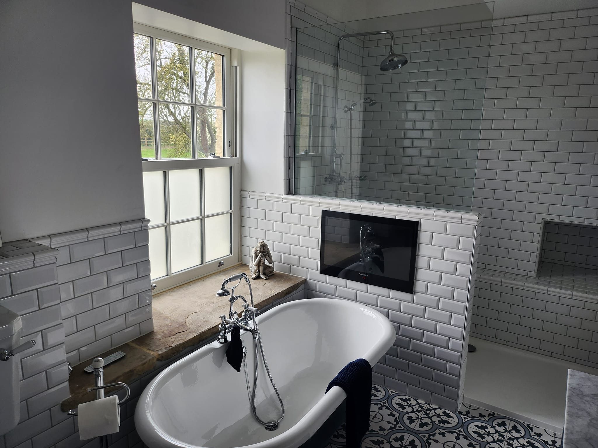 Understanding the Difference Between Frosted and Obscure Glass